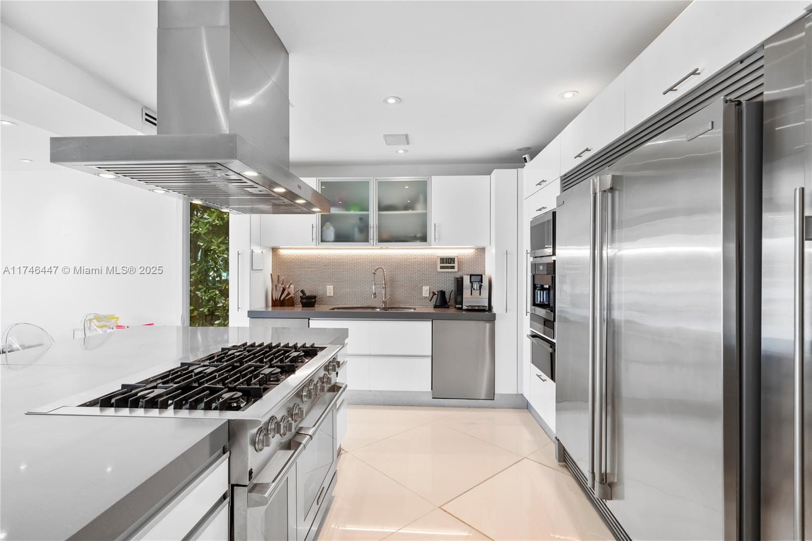 A11746447 — Miami Beach — 35