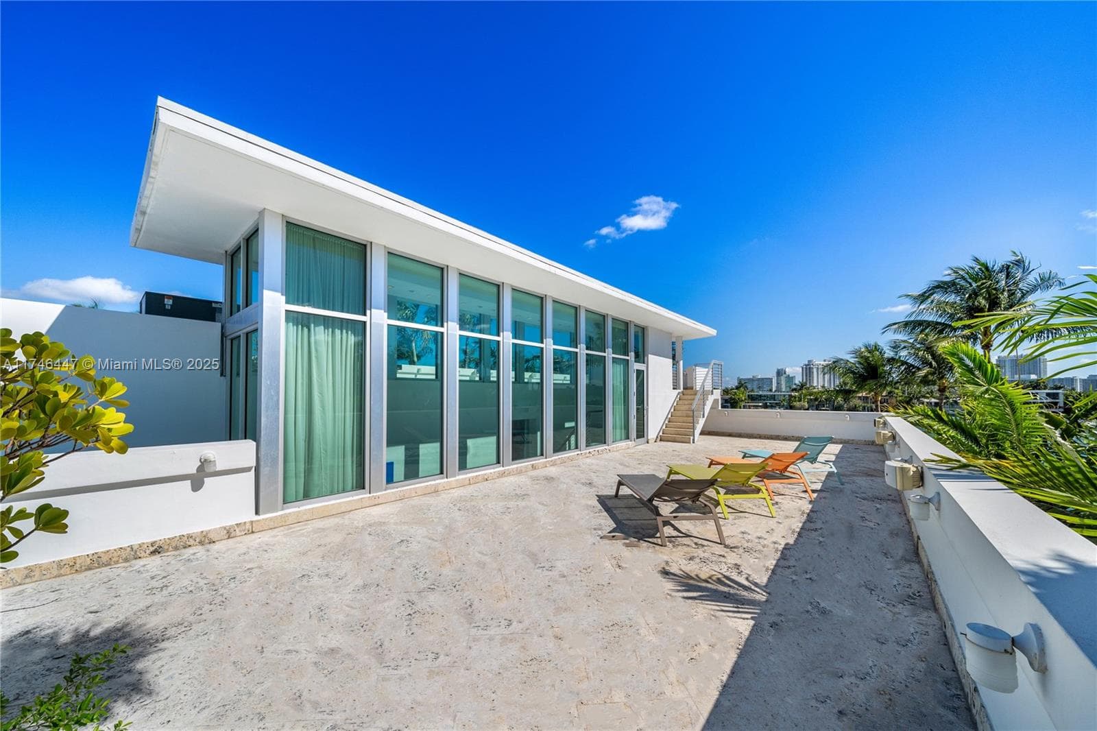 A11746447 — Miami Beach — 60