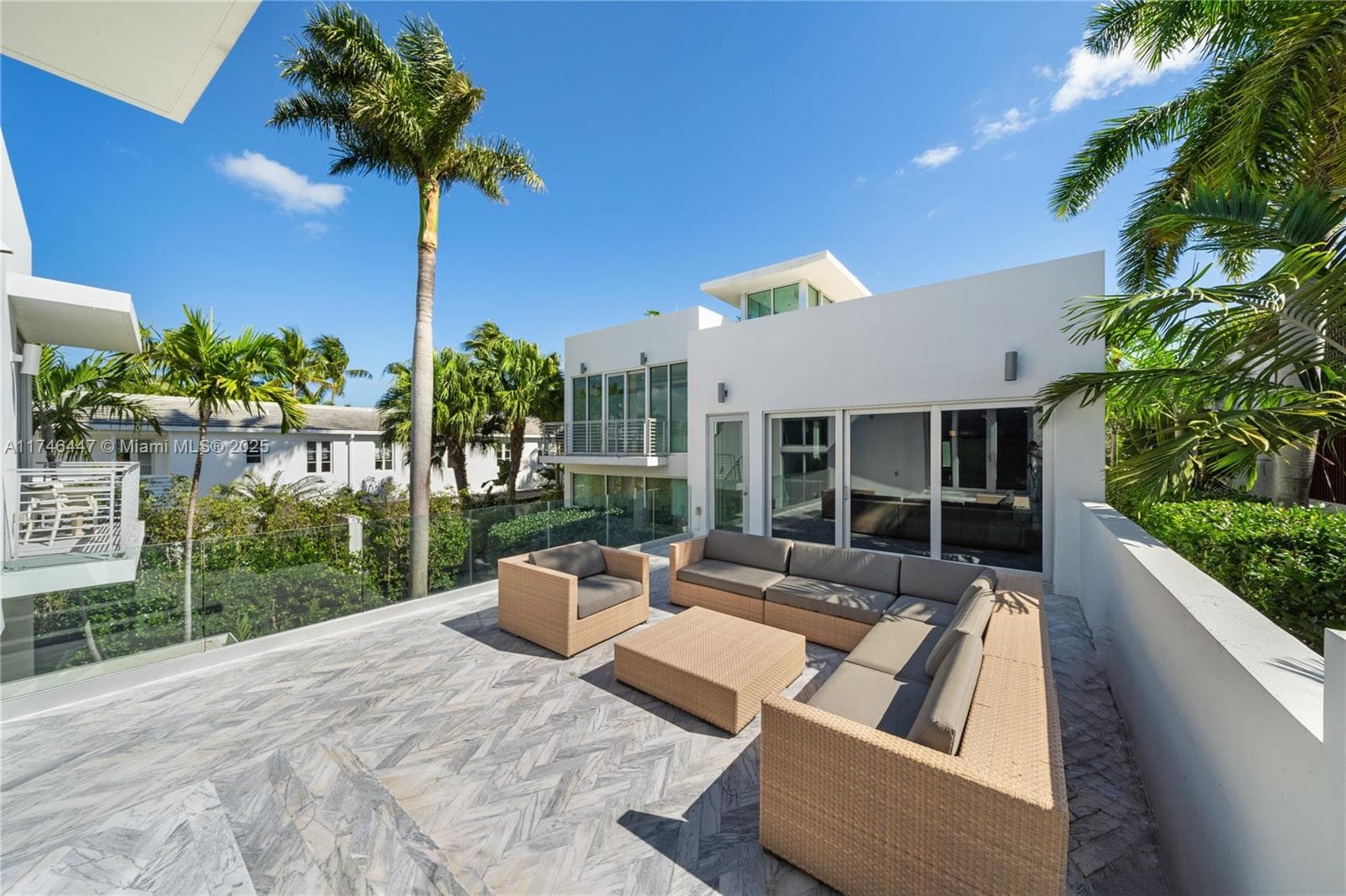 A11746447 — Miami Beach — 74