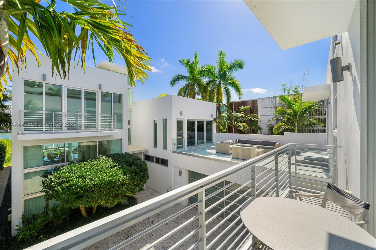 A11746447 — Miami Beach — 70
