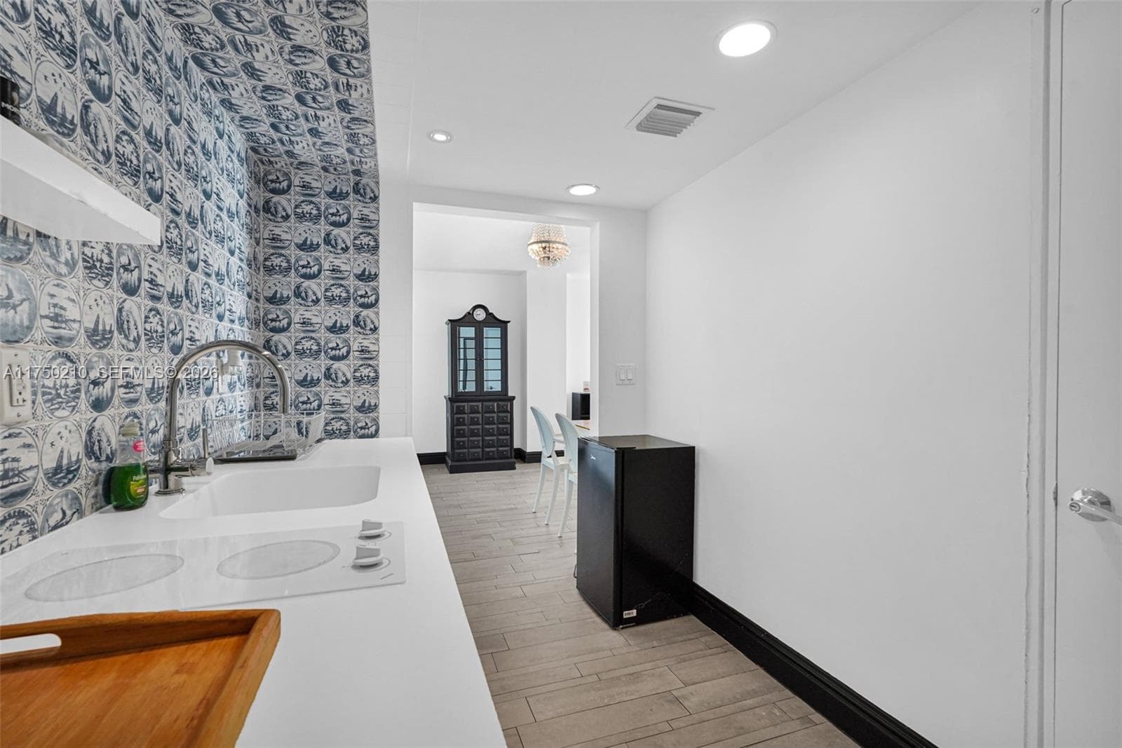 A11750210 — Miami Beach — 17