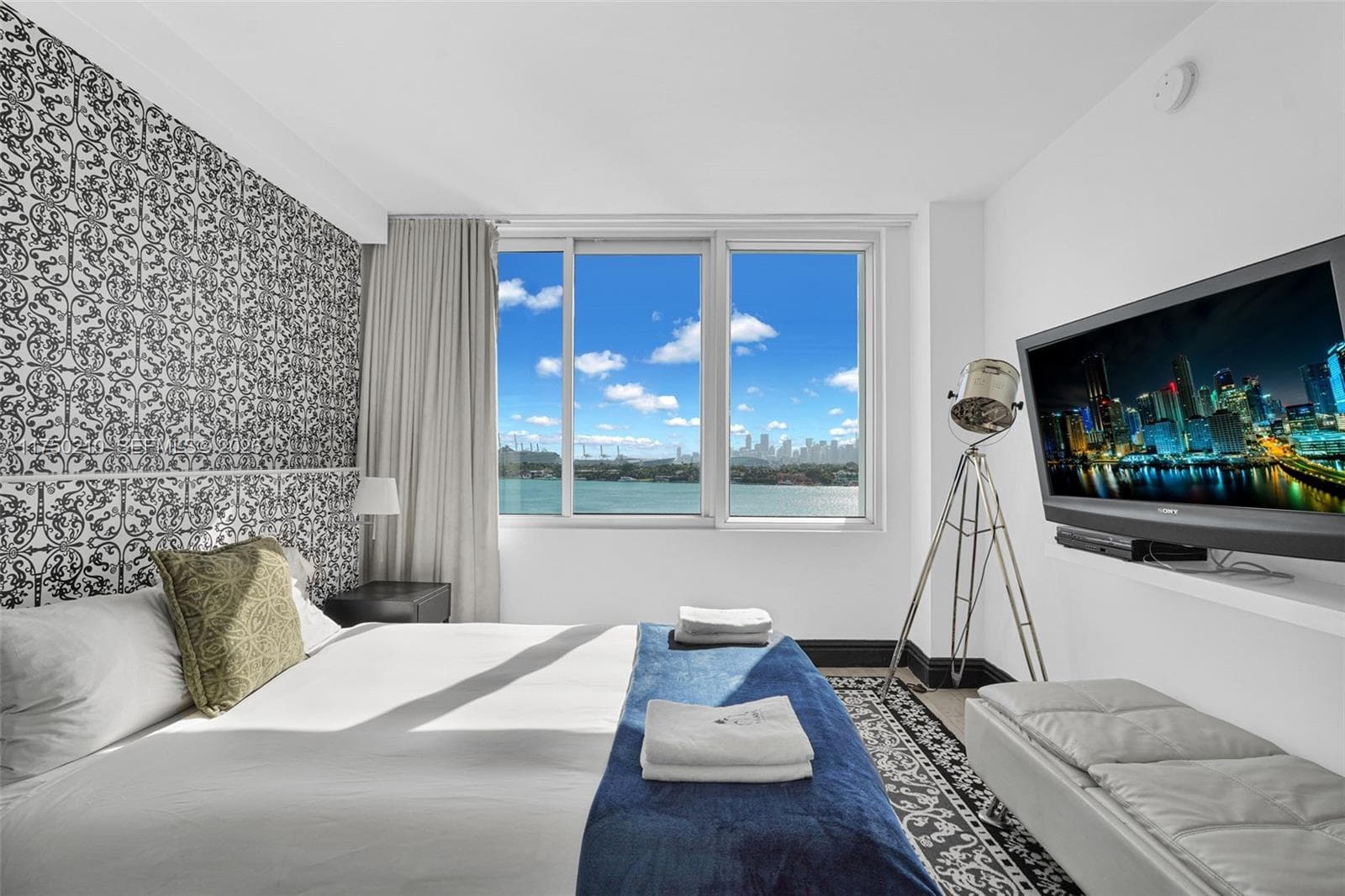 A11750210 — Miami Beach — 24
