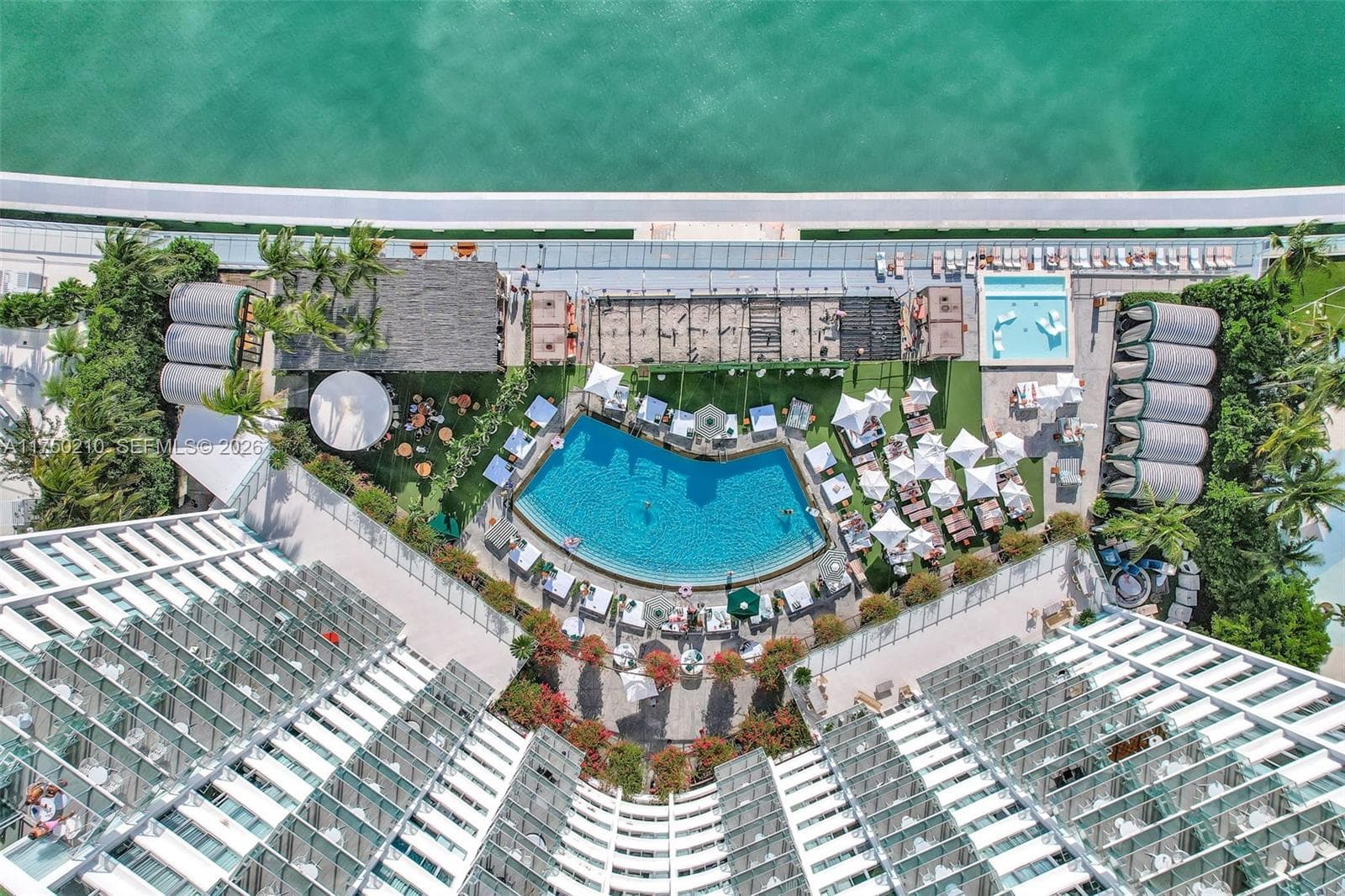 A11750210 — Miami Beach — 10