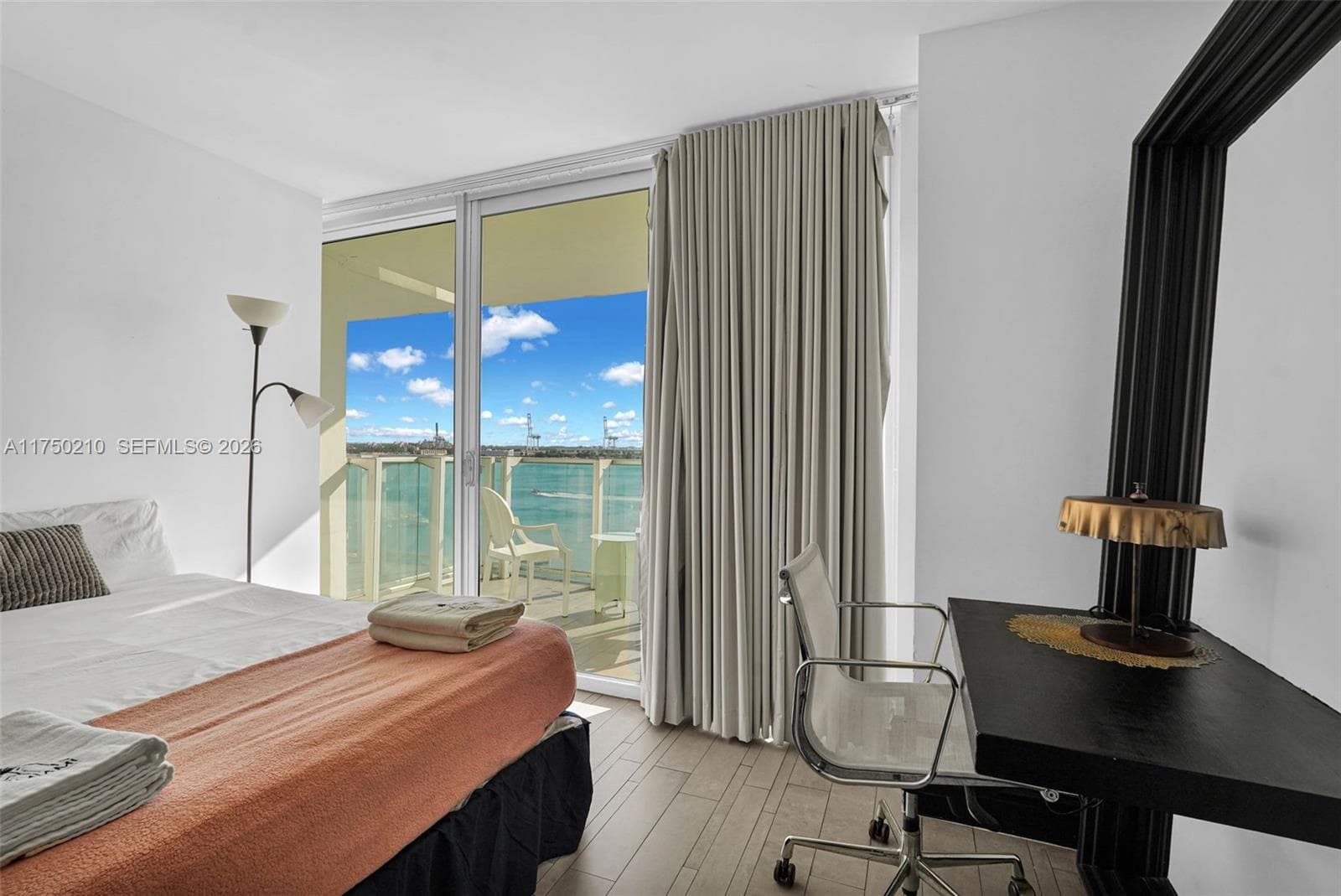 A11750210 — Miami Beach — 14