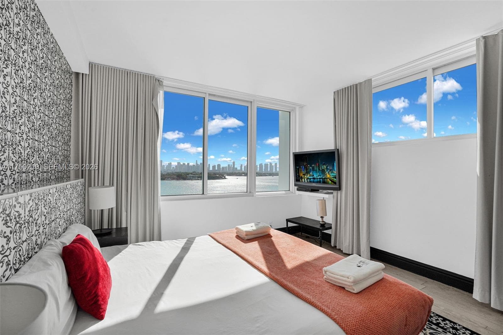 A11750210 — Miami Beach — 18