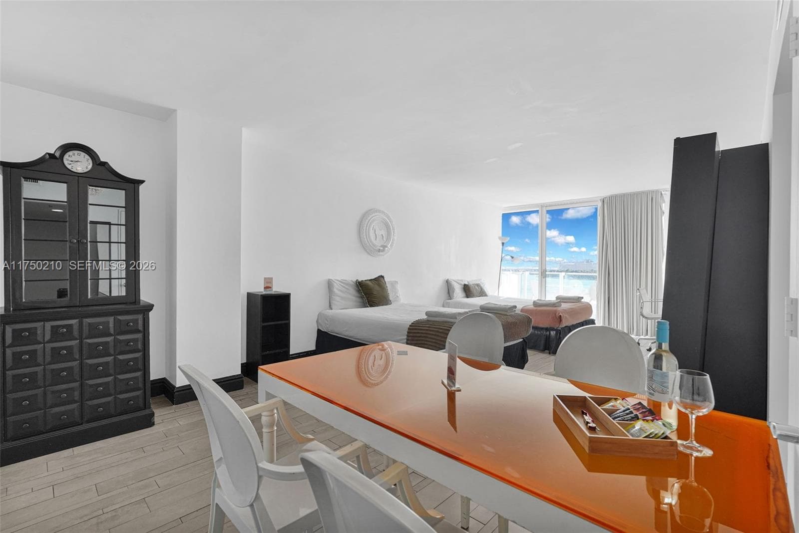 A11750210 — Miami Beach — 11