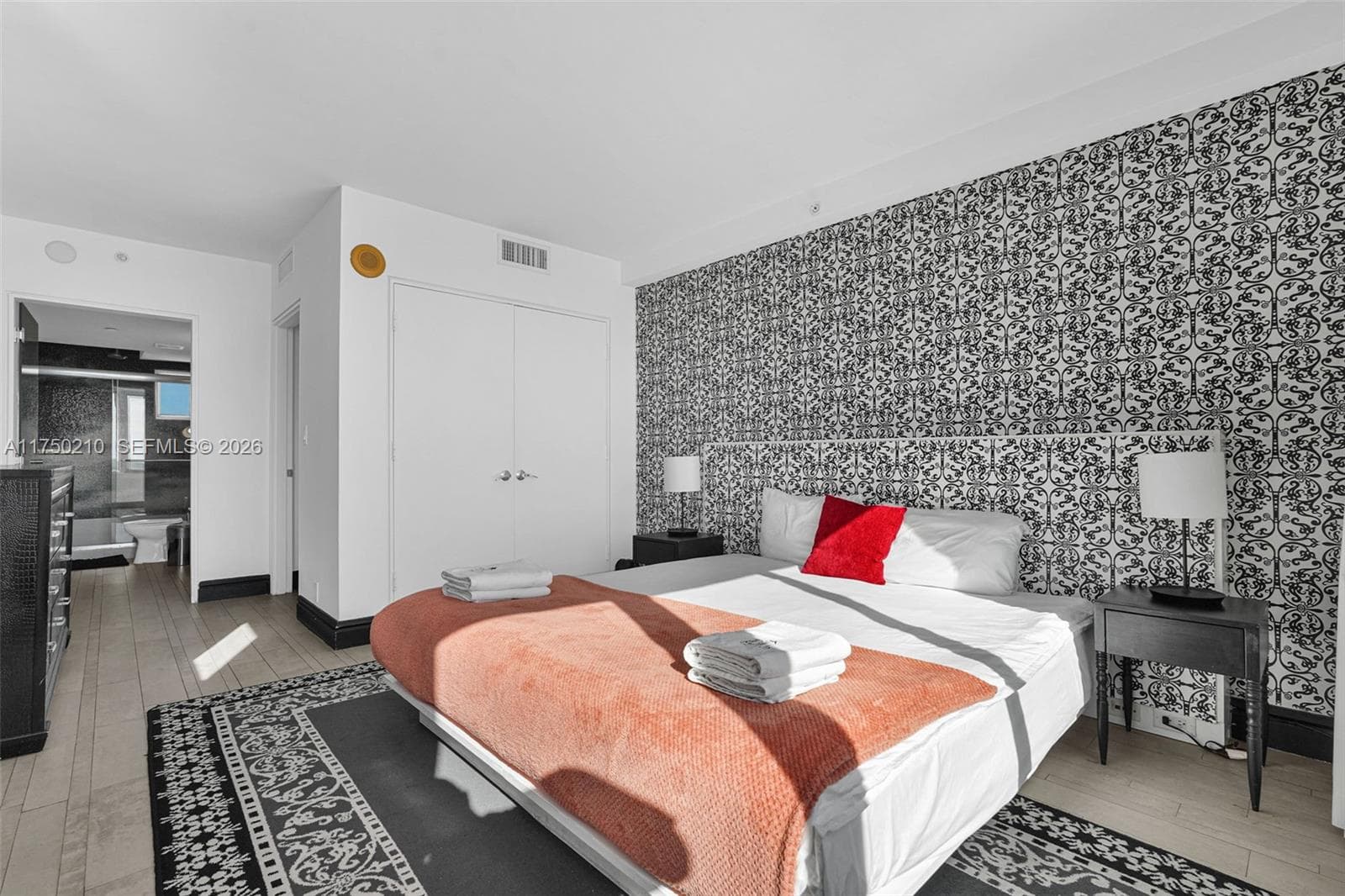 A11750210 — Miami Beach — 19
