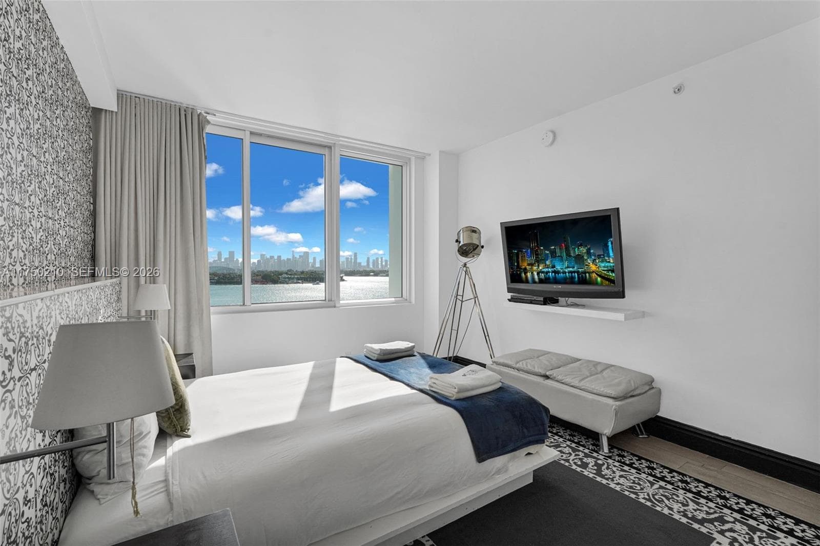 A11750210 — Miami Beach — 25