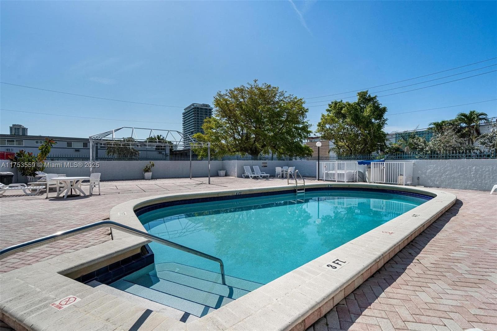 A11753559 — Miami Beach — 23