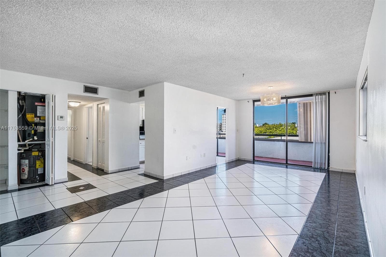 A11753559 — Miami Beach — 6