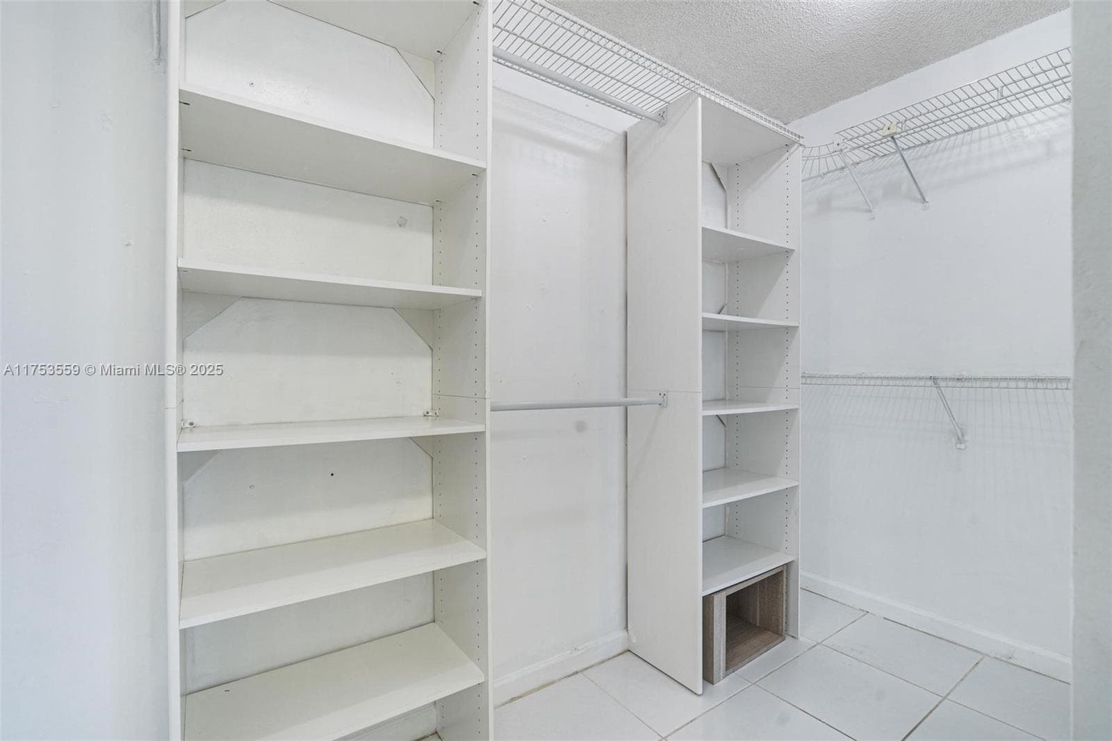 A11753559 — Miami Beach — 13