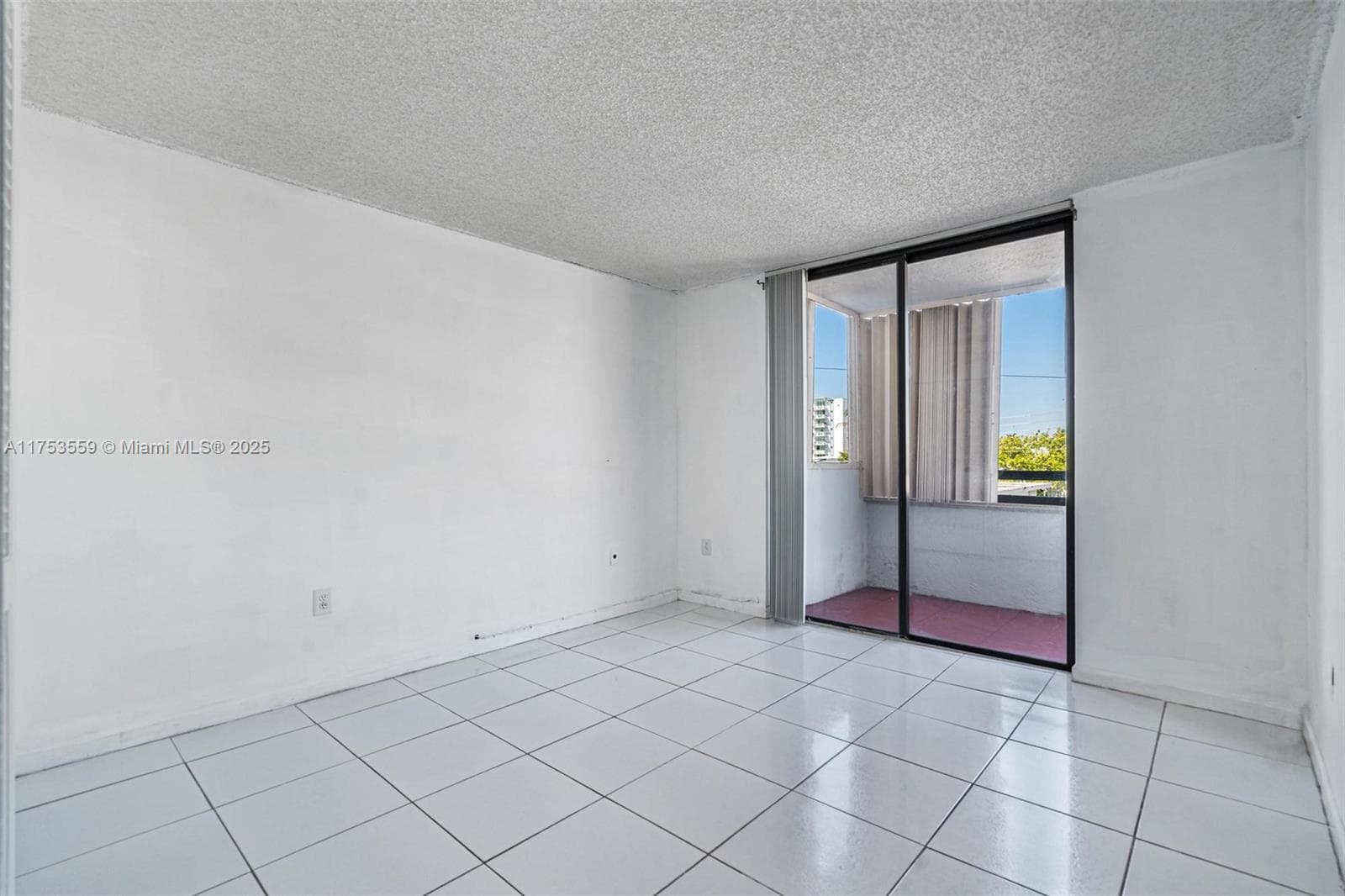 A11753559 — Miami Beach — 12