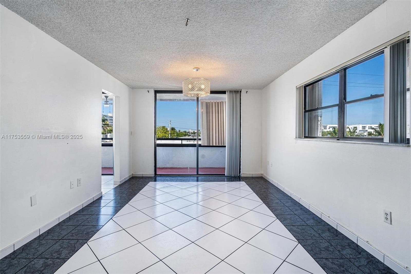 A11753559 — Miami Beach — 5