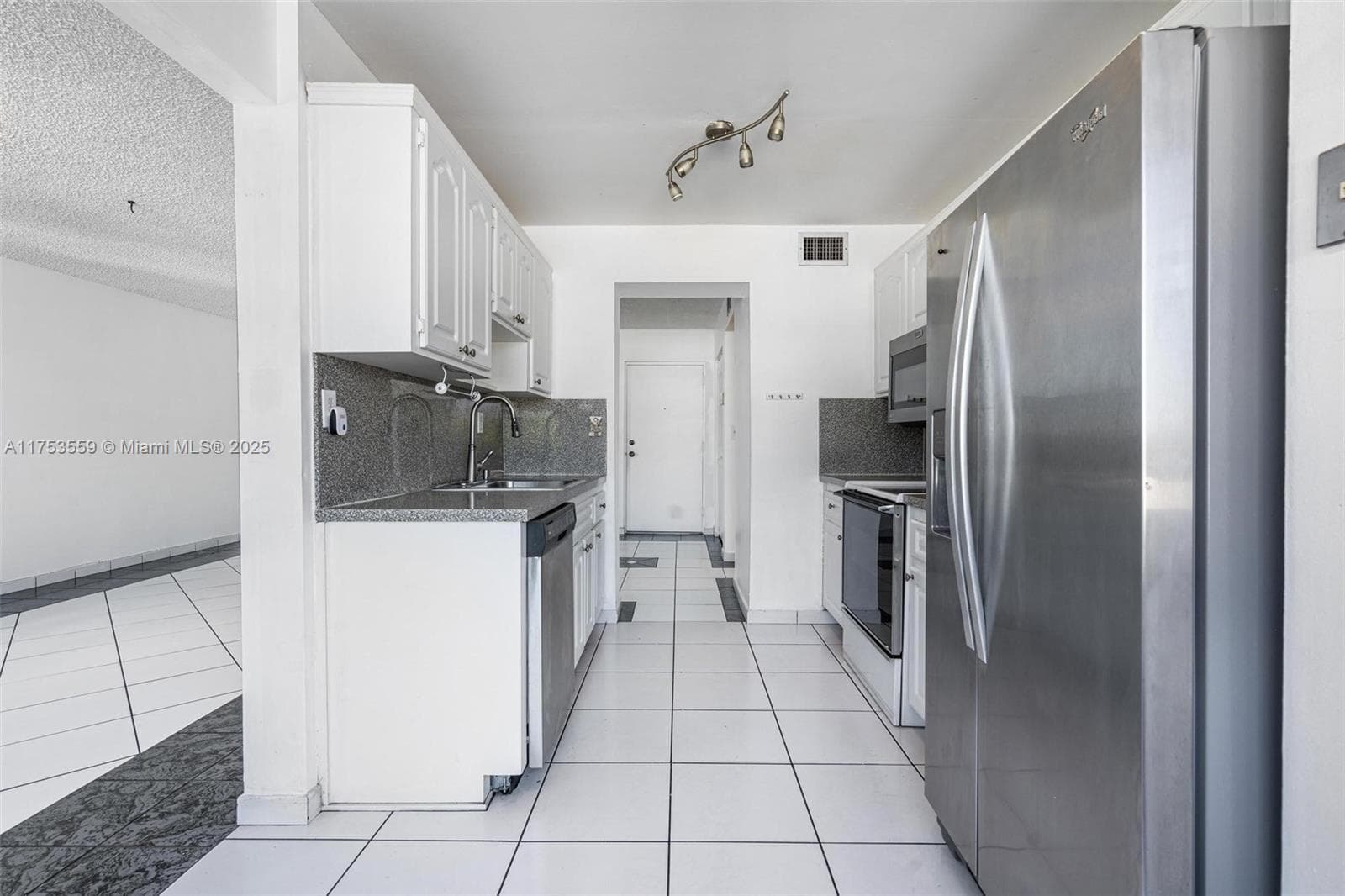 A11753559 — Miami Beach — 9