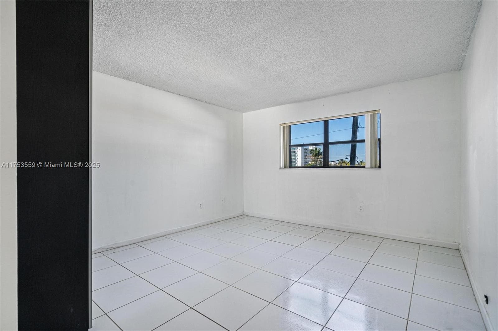A11753559 — Miami Beach — 15