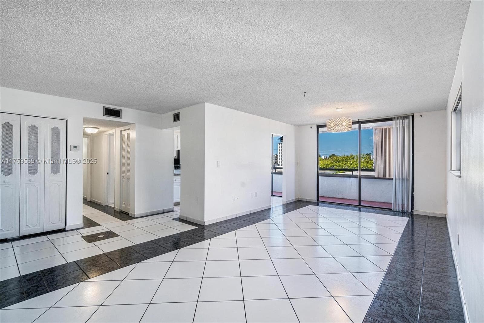 A11753559 — Miami Beach — 4