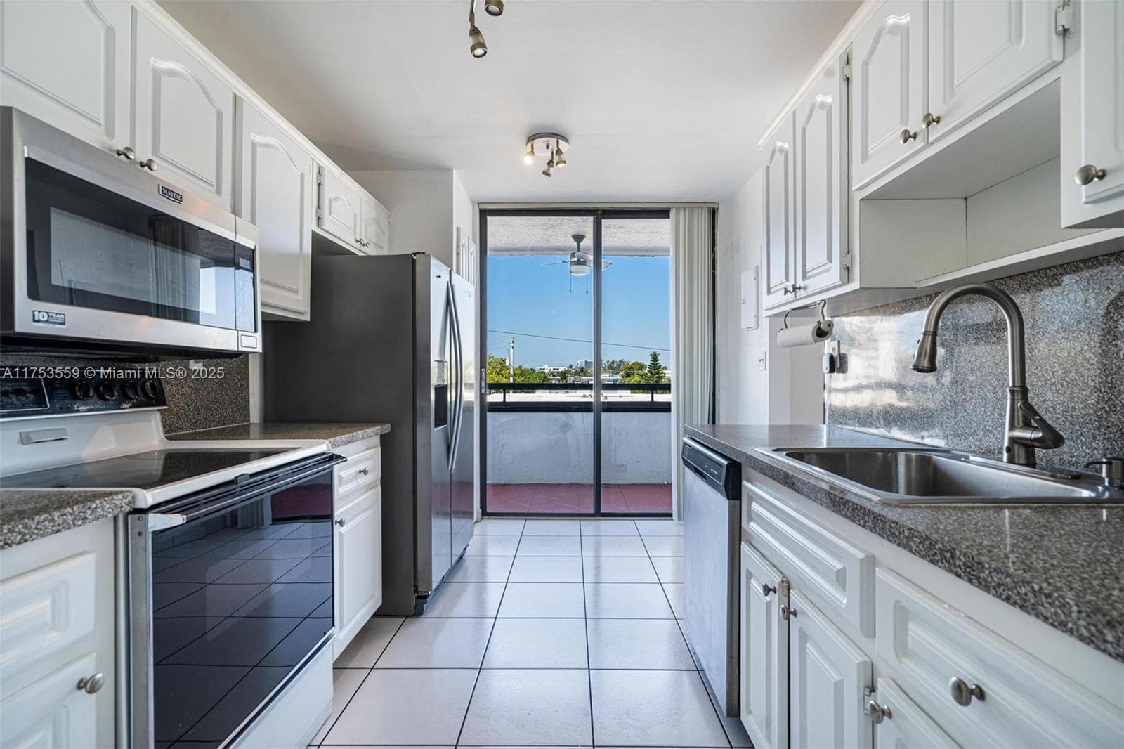 A11753559 — Miami Beach — 8