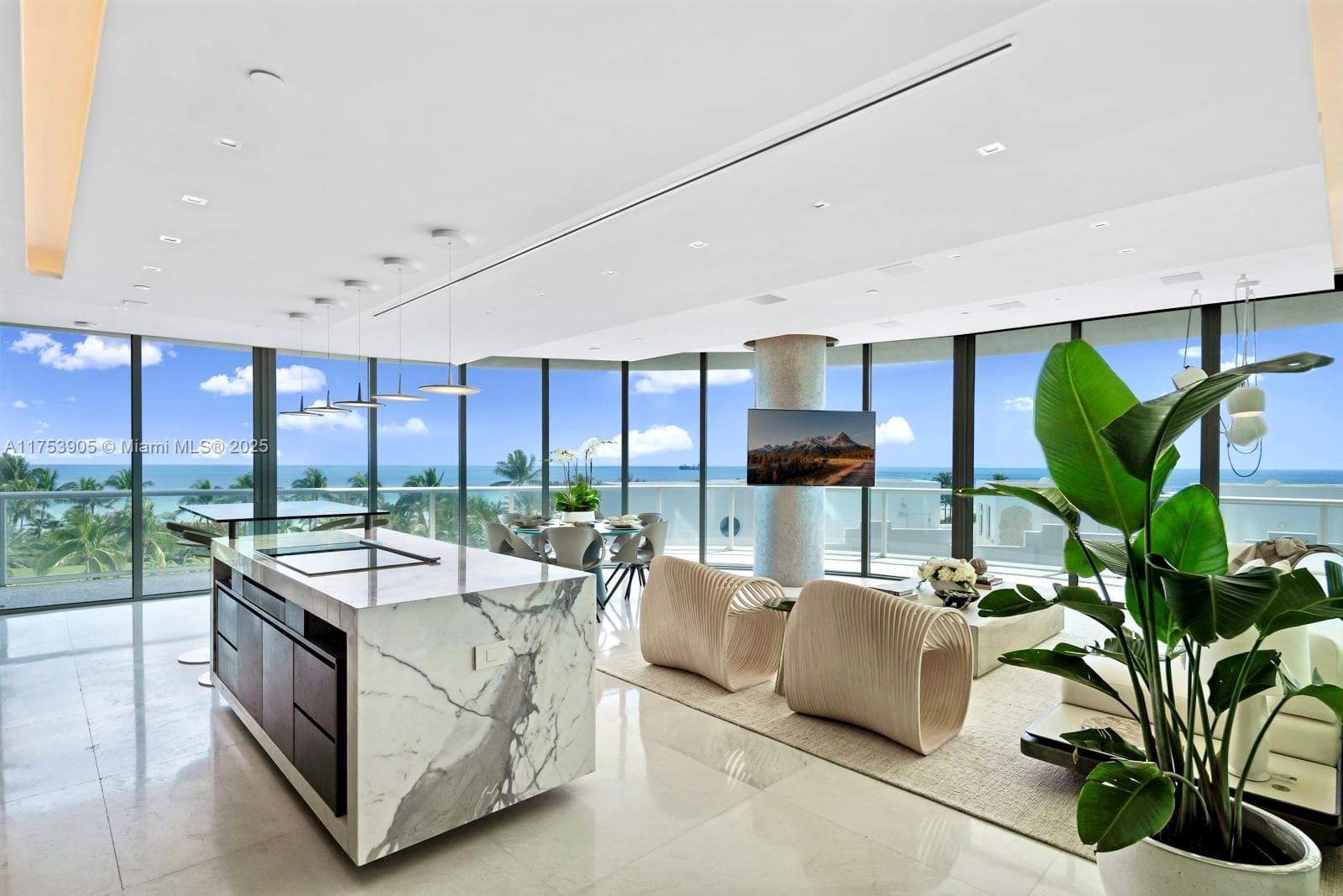 A11753905 — Miami Beach