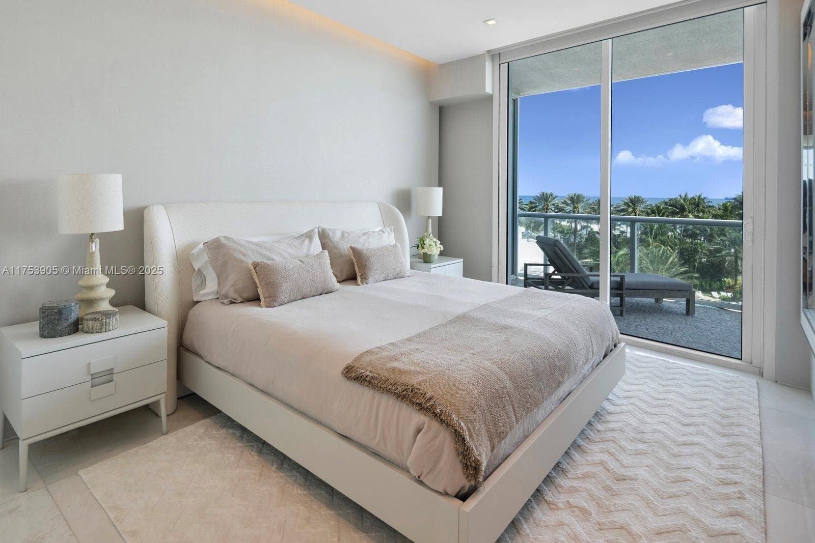 A11753905 — Miami Beach — 14