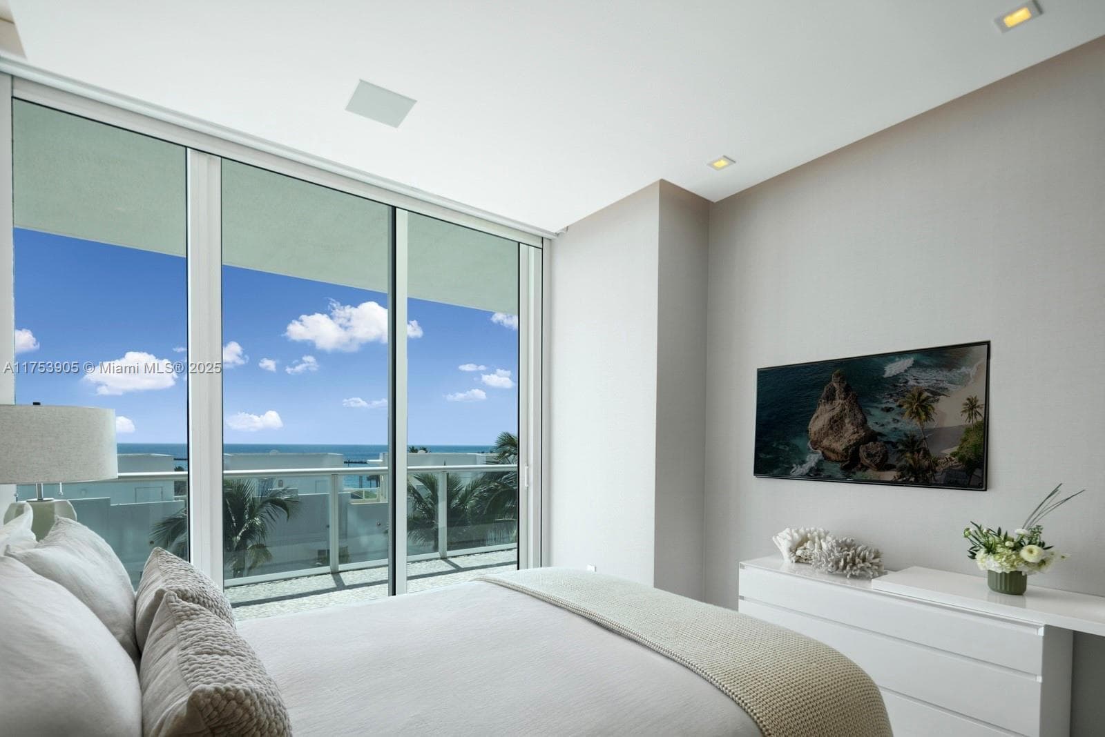 A11753905 — Miami Beach — 18