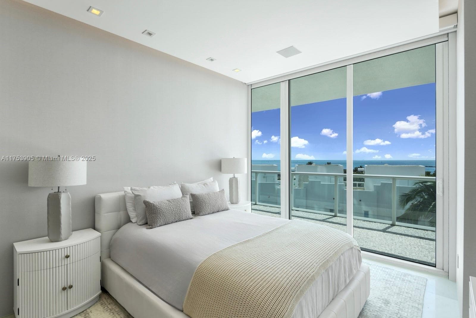 A11753905 — Miami Beach — 19
