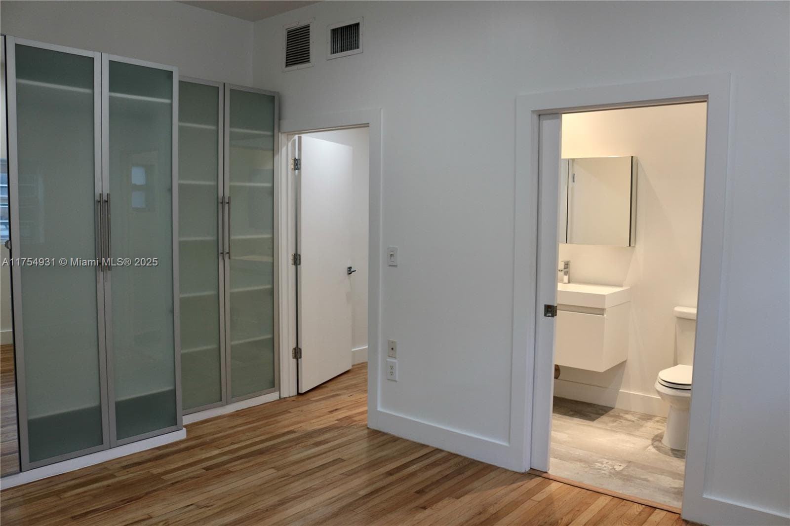 A11754931 — Miami Beach — 42