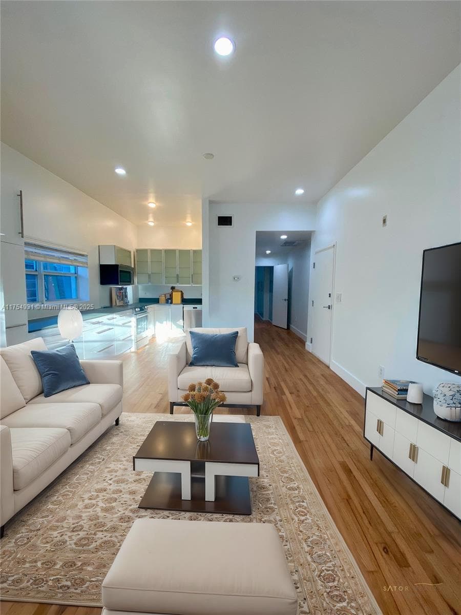 A11754931 — Miami Beach