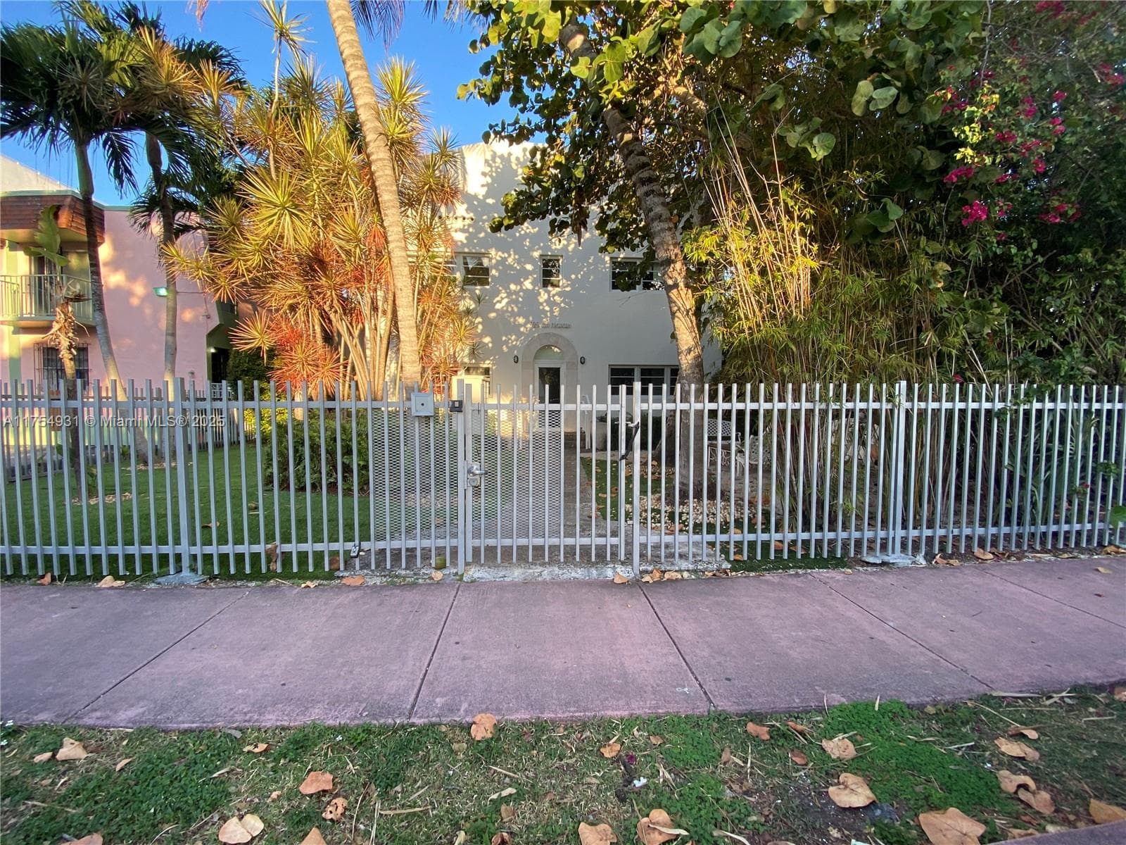 A11754931 — Miami Beach — 28