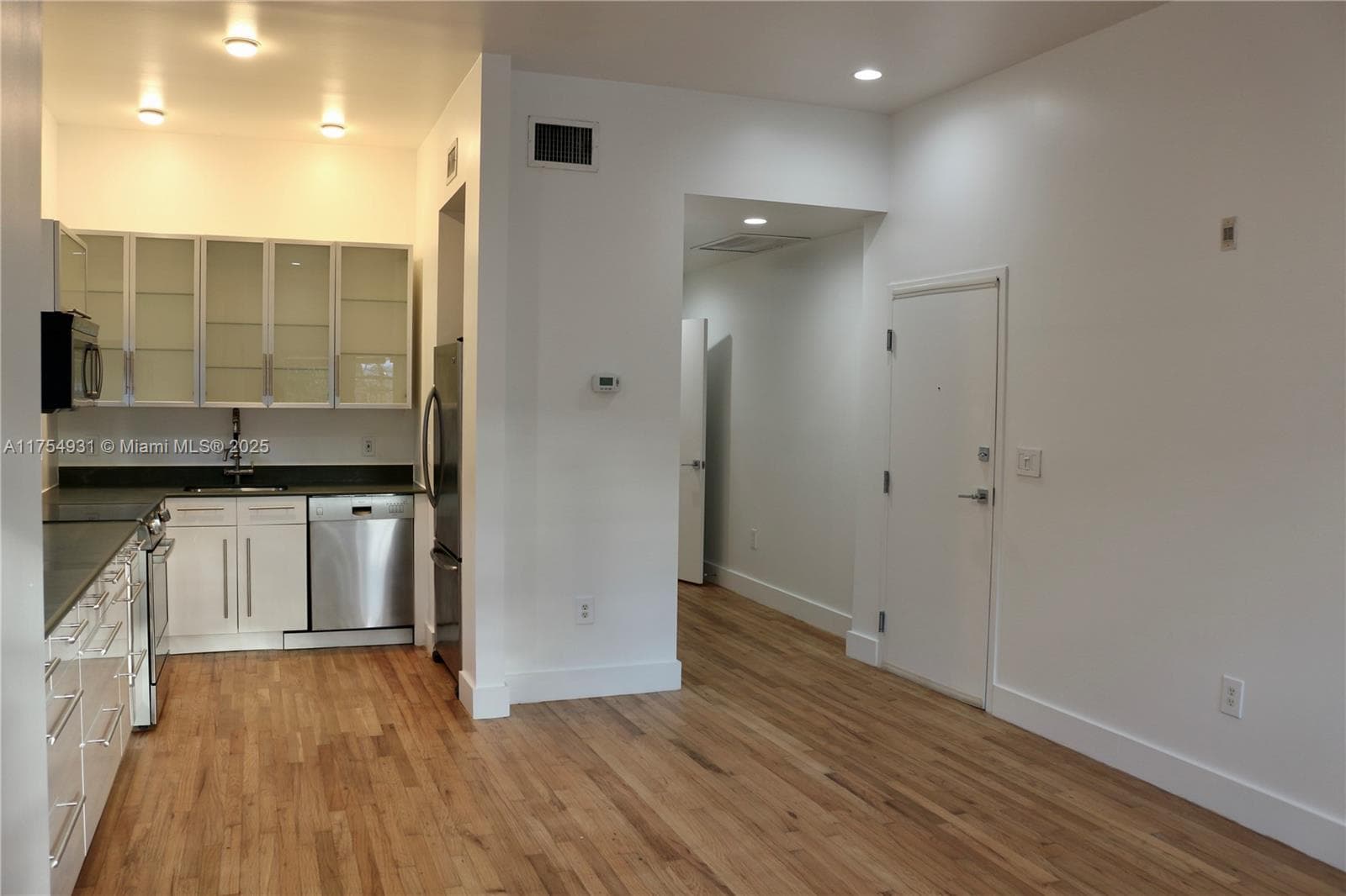 A11754931 — Miami Beach — 33