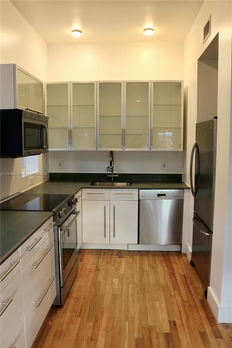 A11754931 — Miami Beach — 37