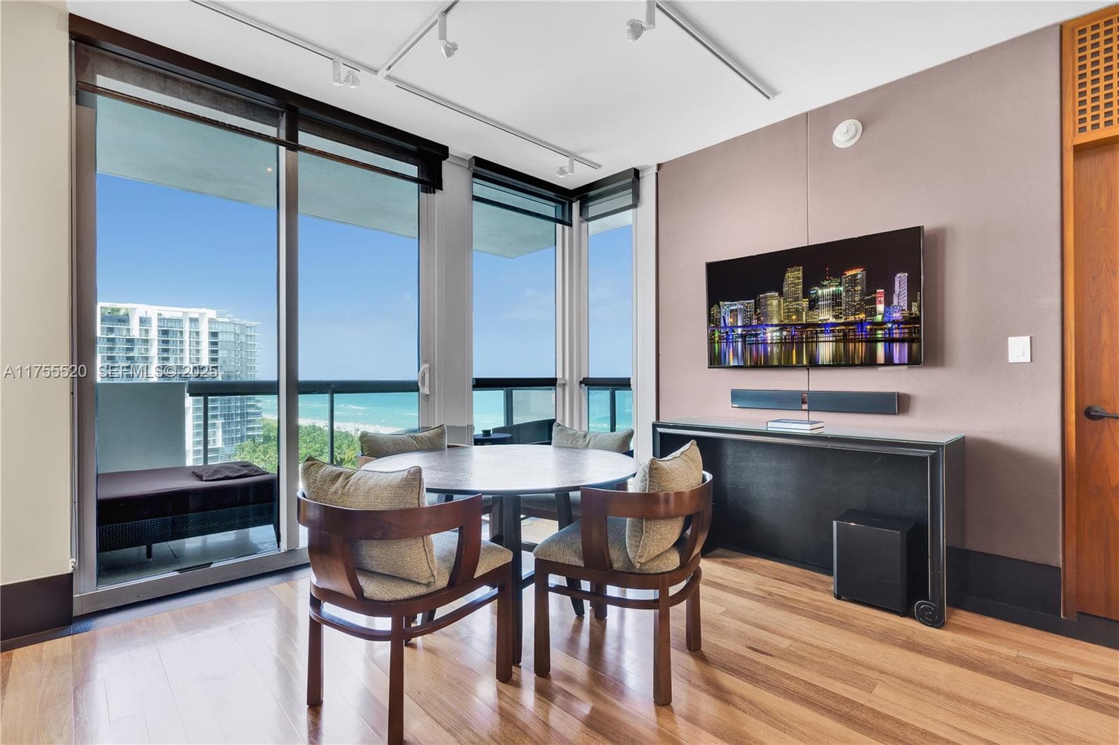 A11755520 — Miami Beach — 9