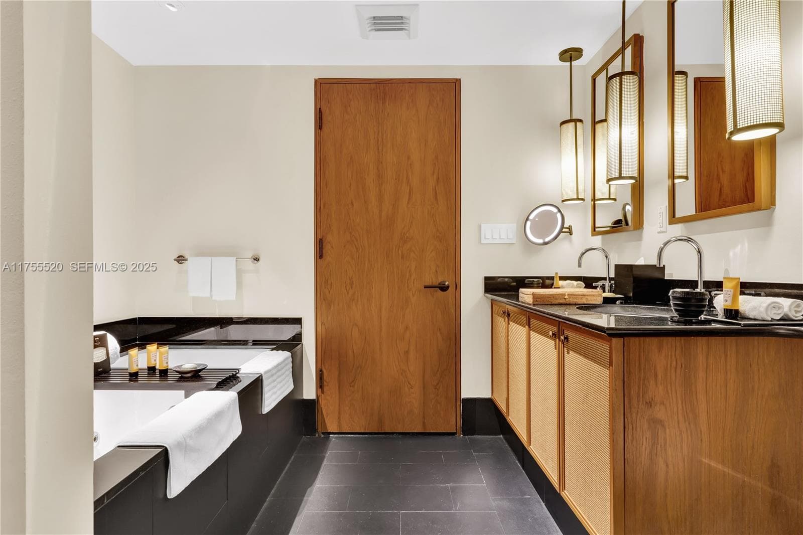 A11755520 — Miami Beach — 31