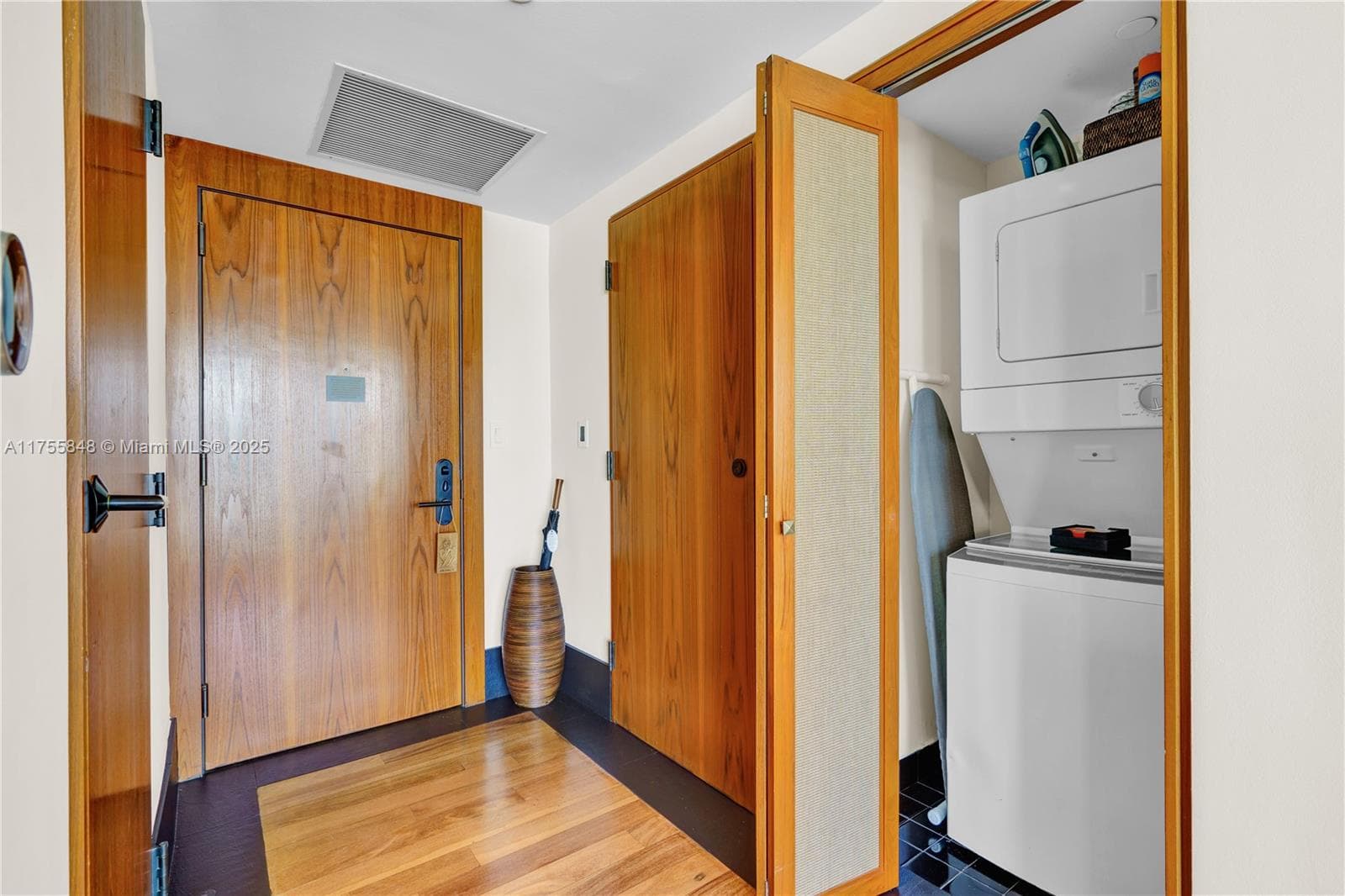 A11755848 — Miami Beach — 42