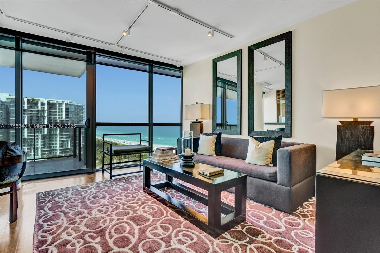A11755848 — Miami Beach — 28