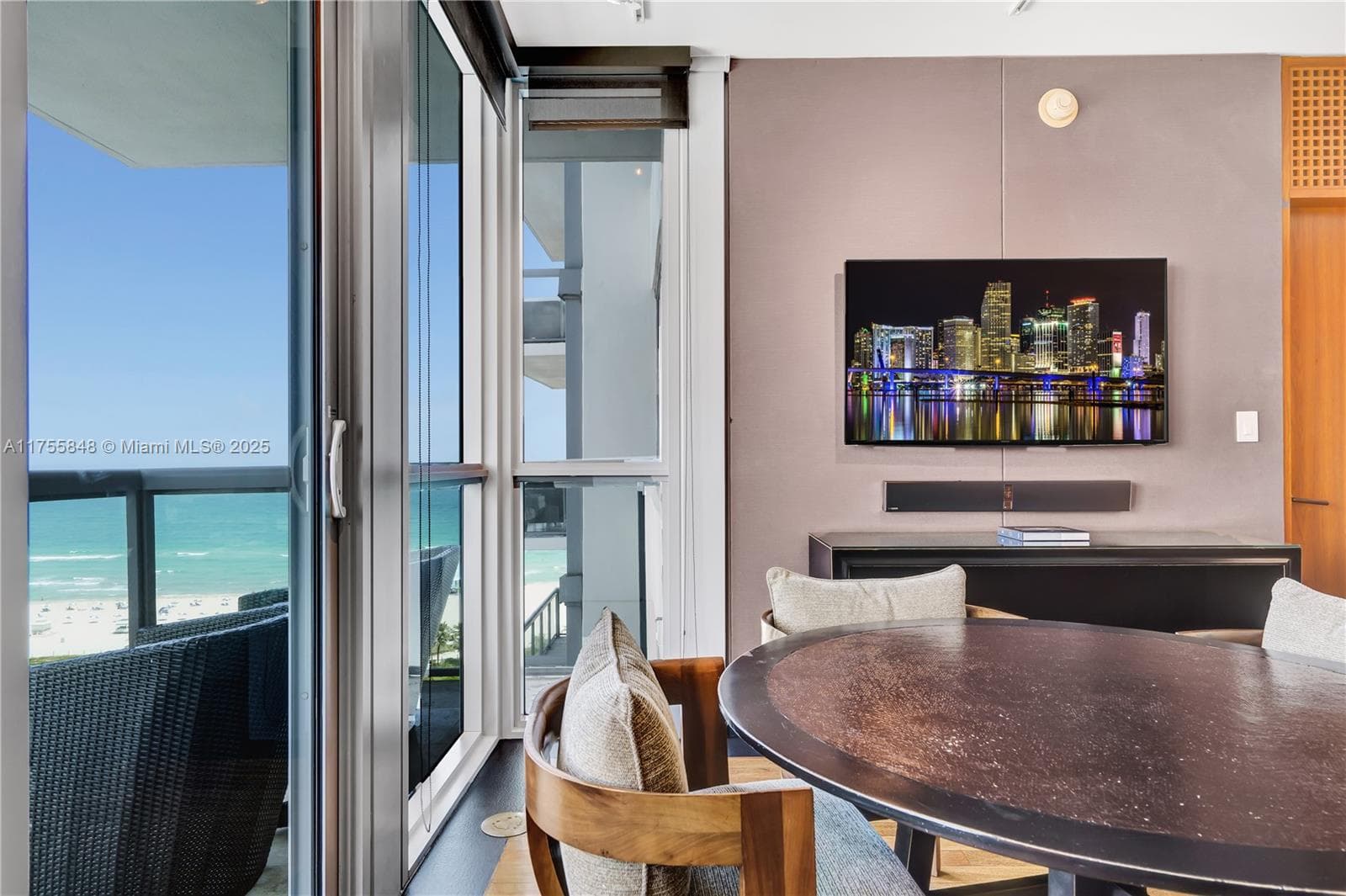 A11755848 — Miami Beach — 10