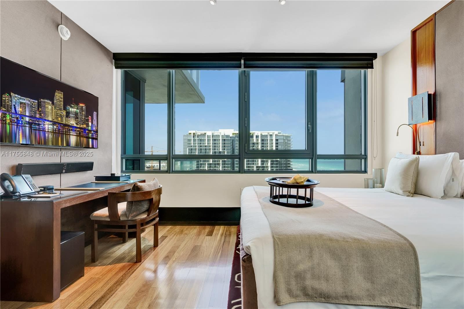 A11755848 — Miami Beach — 19