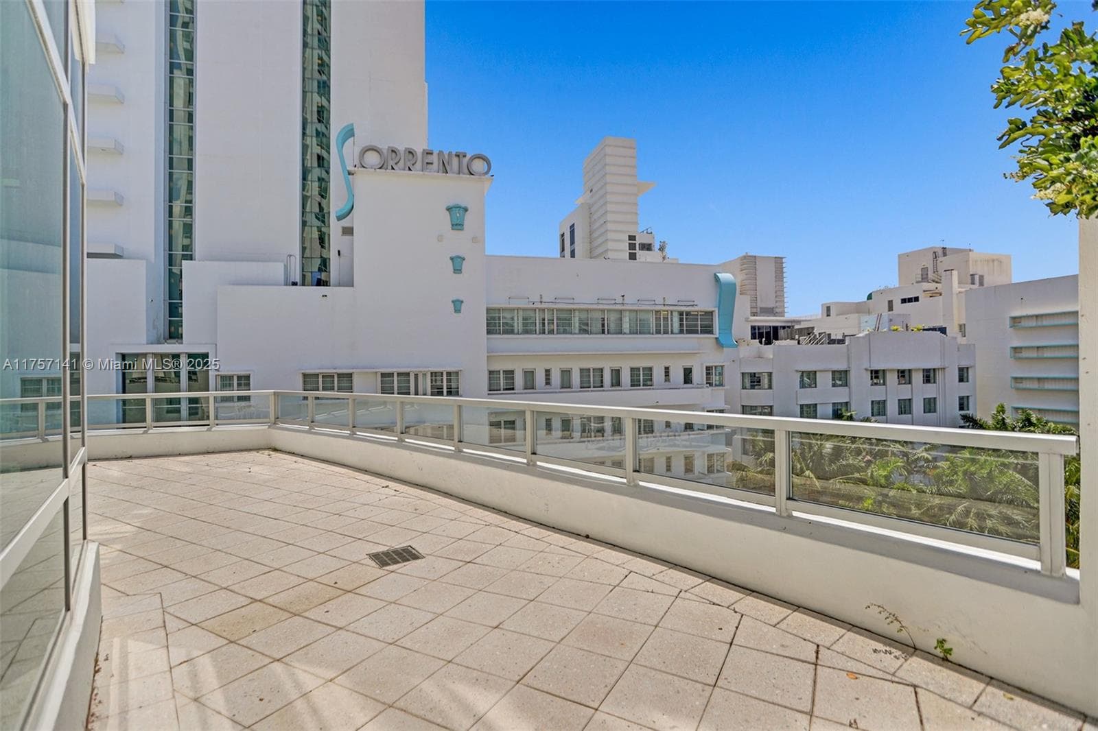 A11757141 — Miami Beach — 28