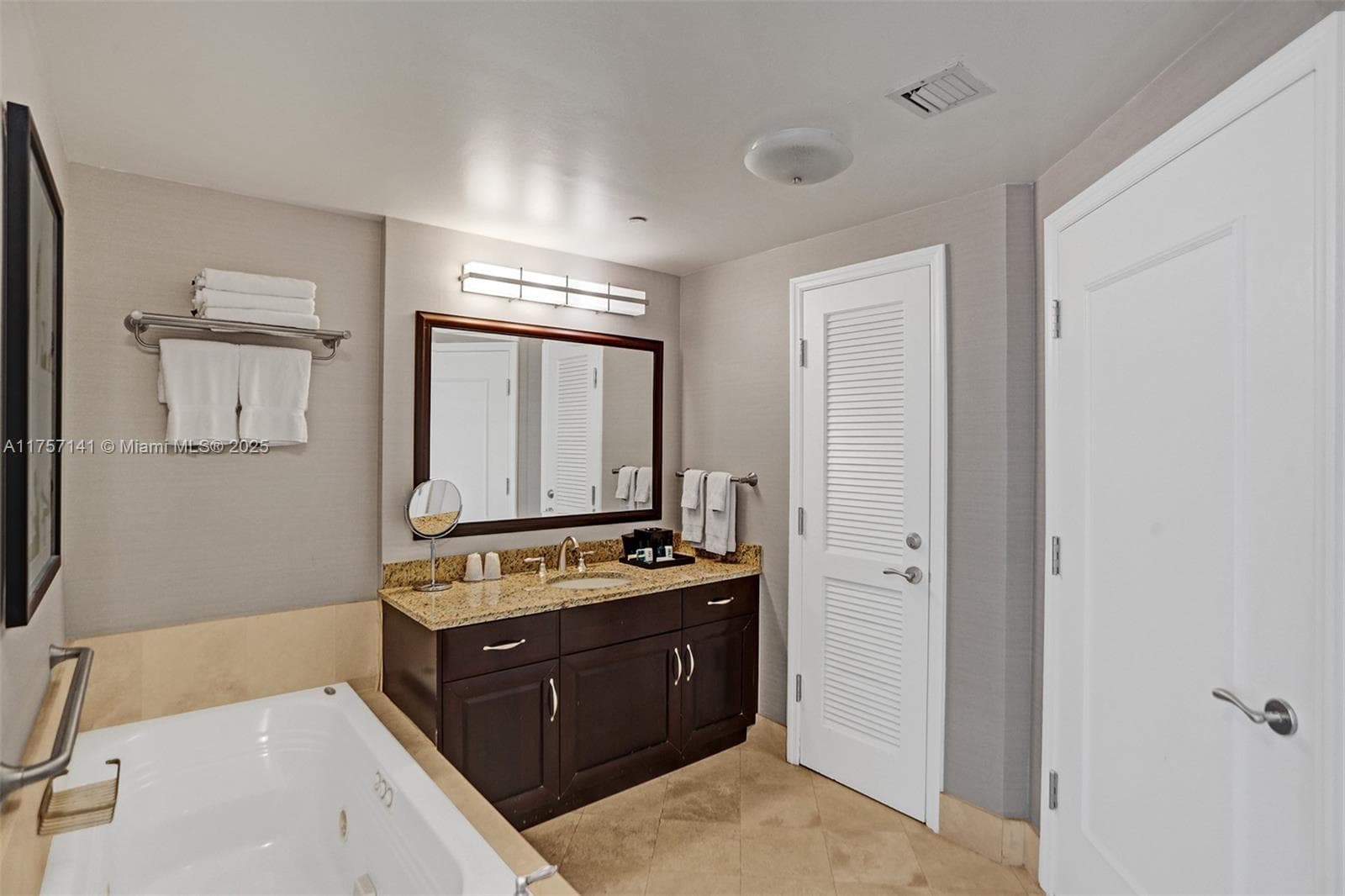 A11757141 — Miami Beach — 24