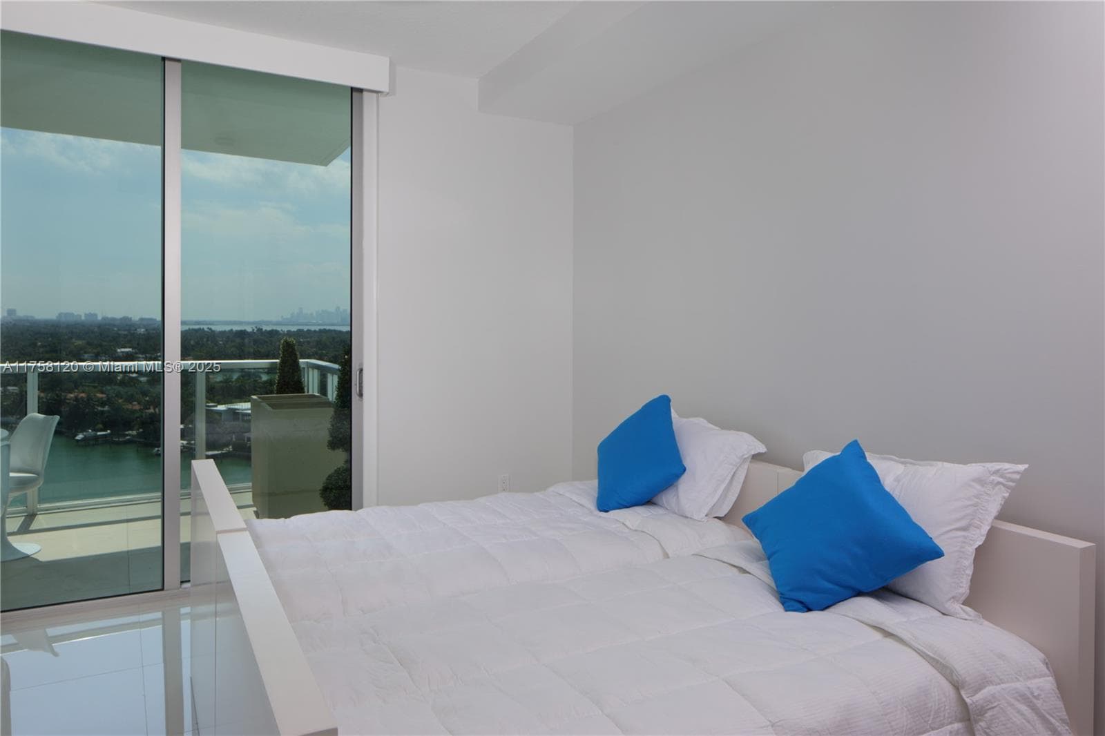 A11758120 — Miami Beach — 23