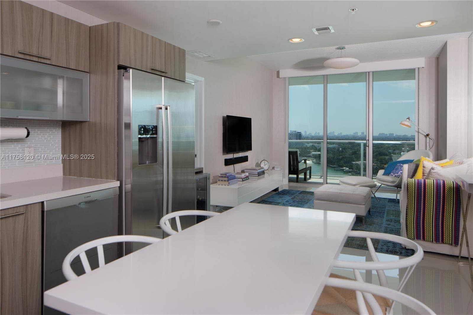 A11758120 — Miami Beach — 13