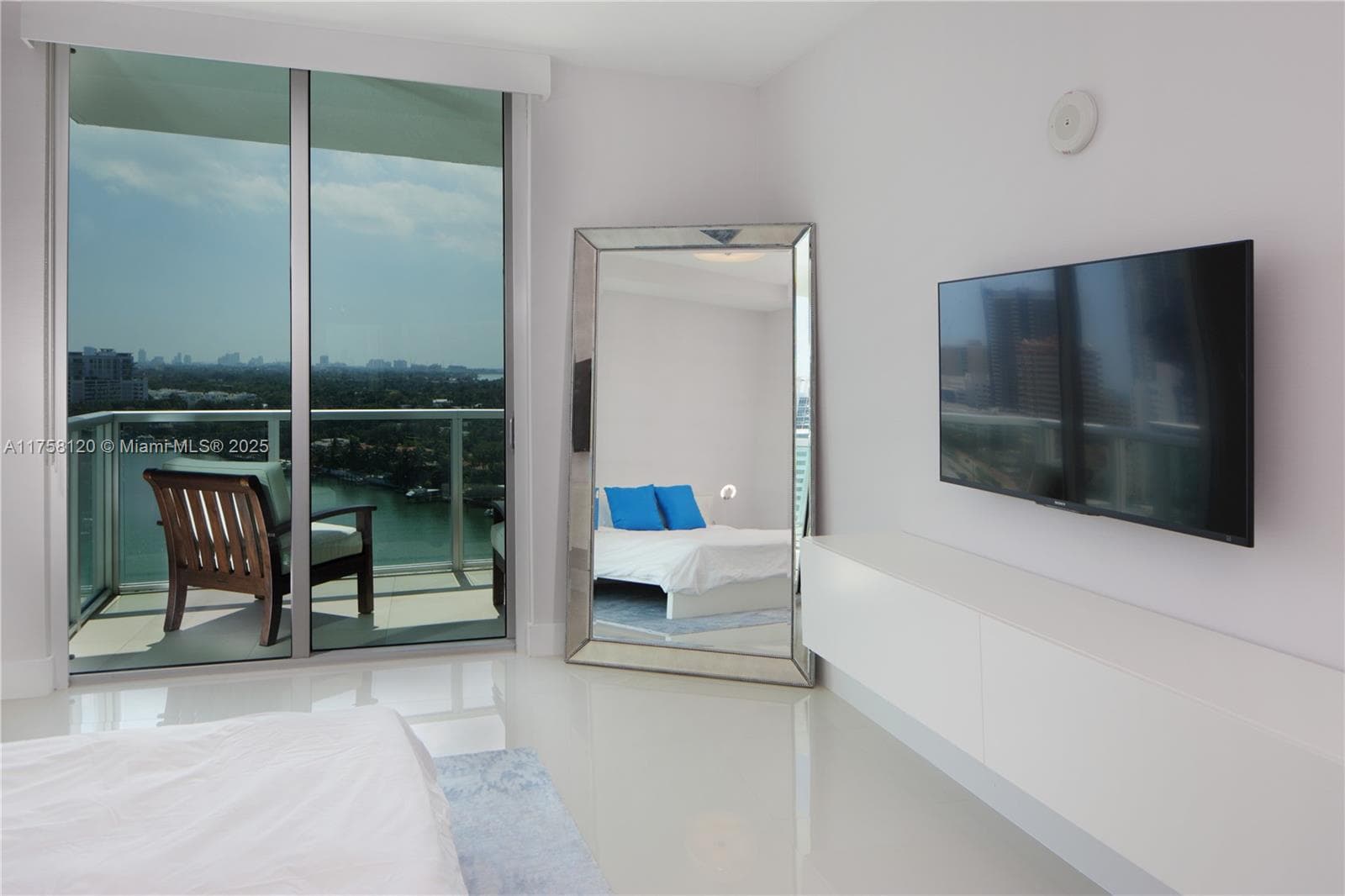 A11758120 — Miami Beach — 16