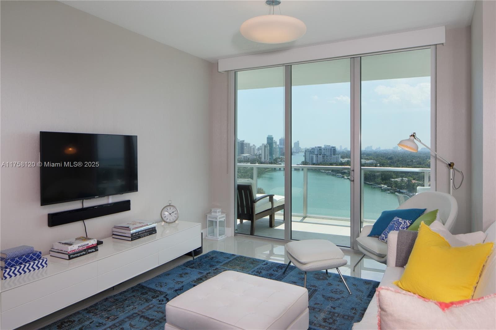 A11758120 — Miami Beach — 9