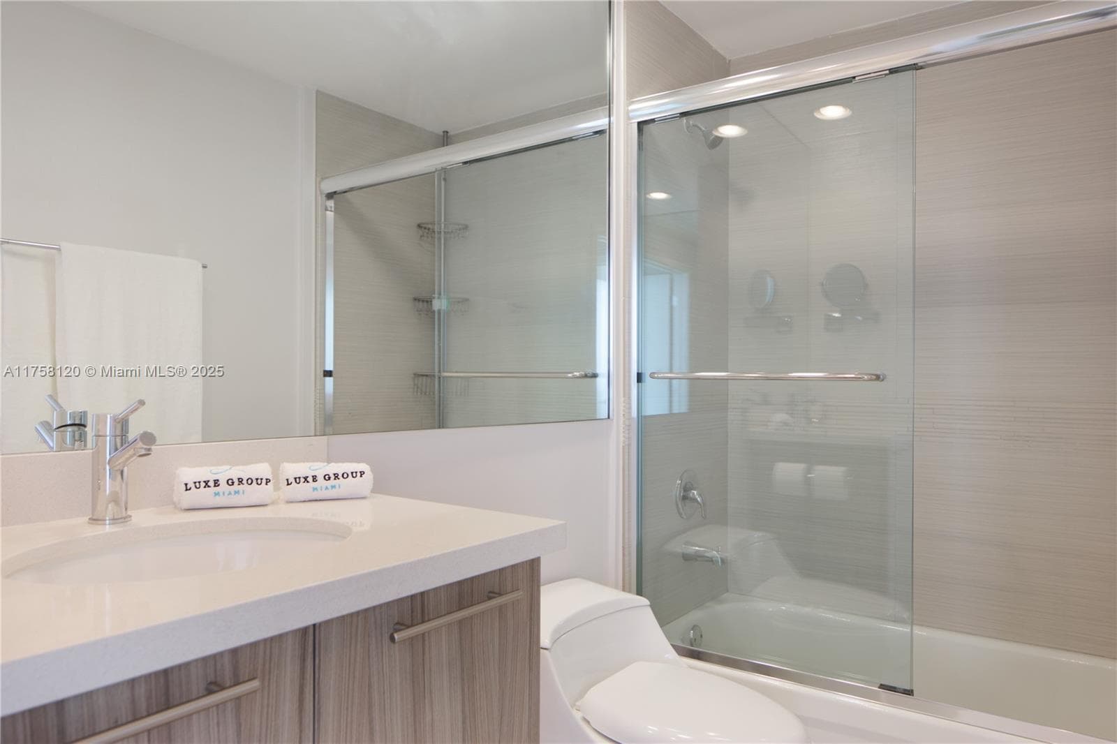 A11758120 — Miami Beach — 24