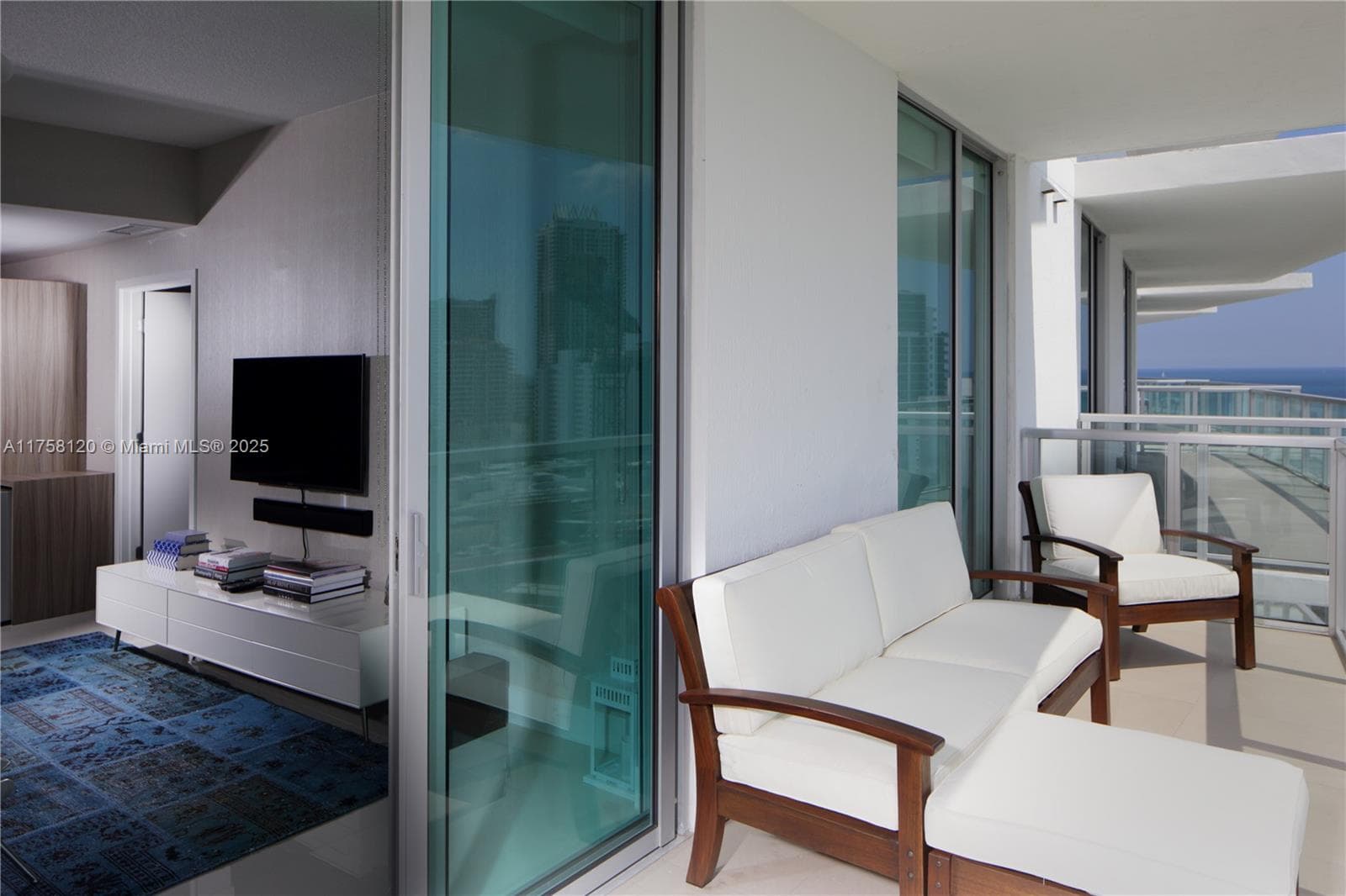 A11758120 — Miami Beach — 8