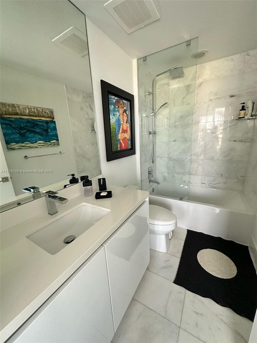 A11758198 — Miami Beach — 26
