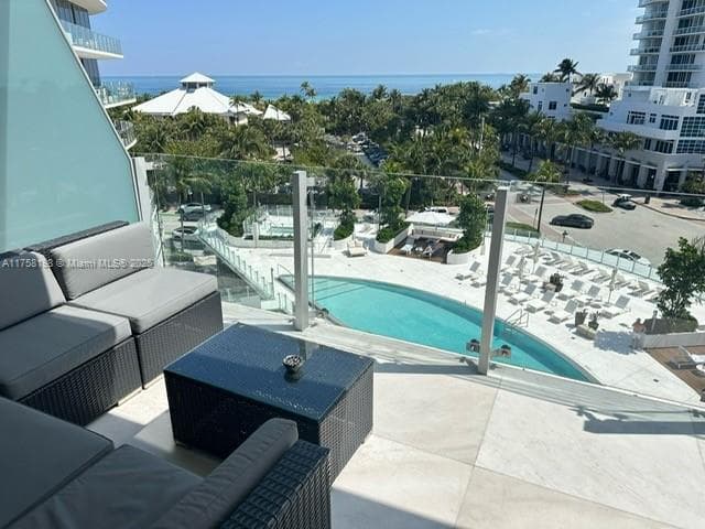 A11758198 — Miami Beach