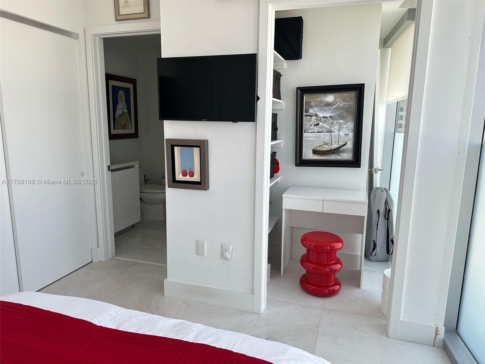 A11758198 — Miami Beach — 20