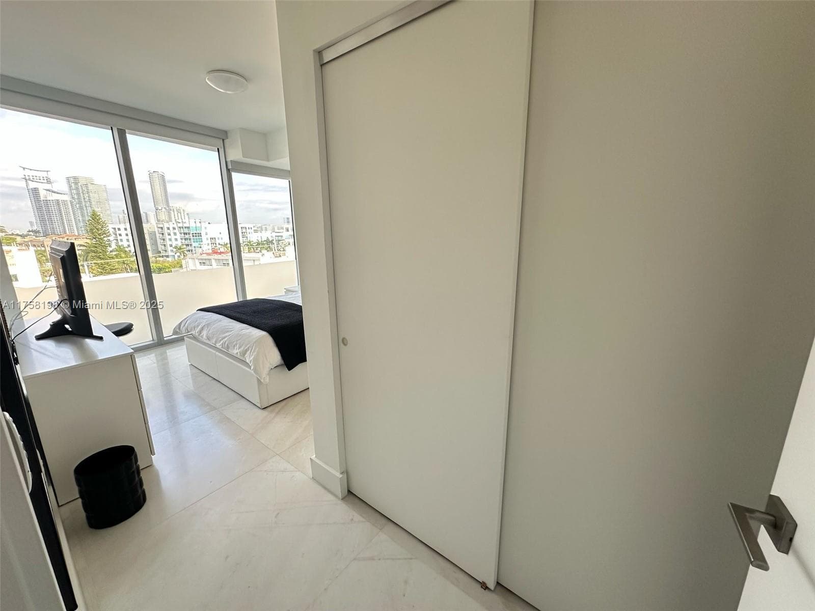 A11758198 — Miami Beach — 24