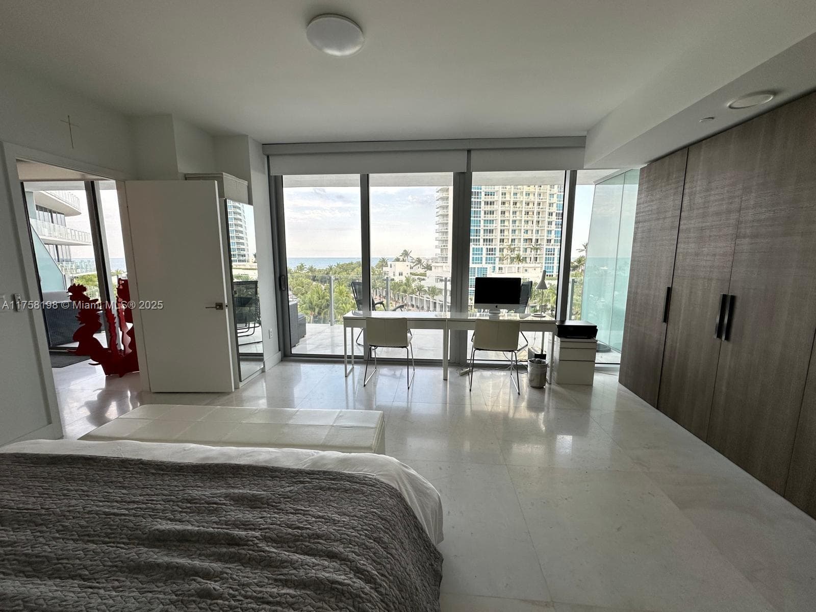 A11758198 — Miami Beach — 14