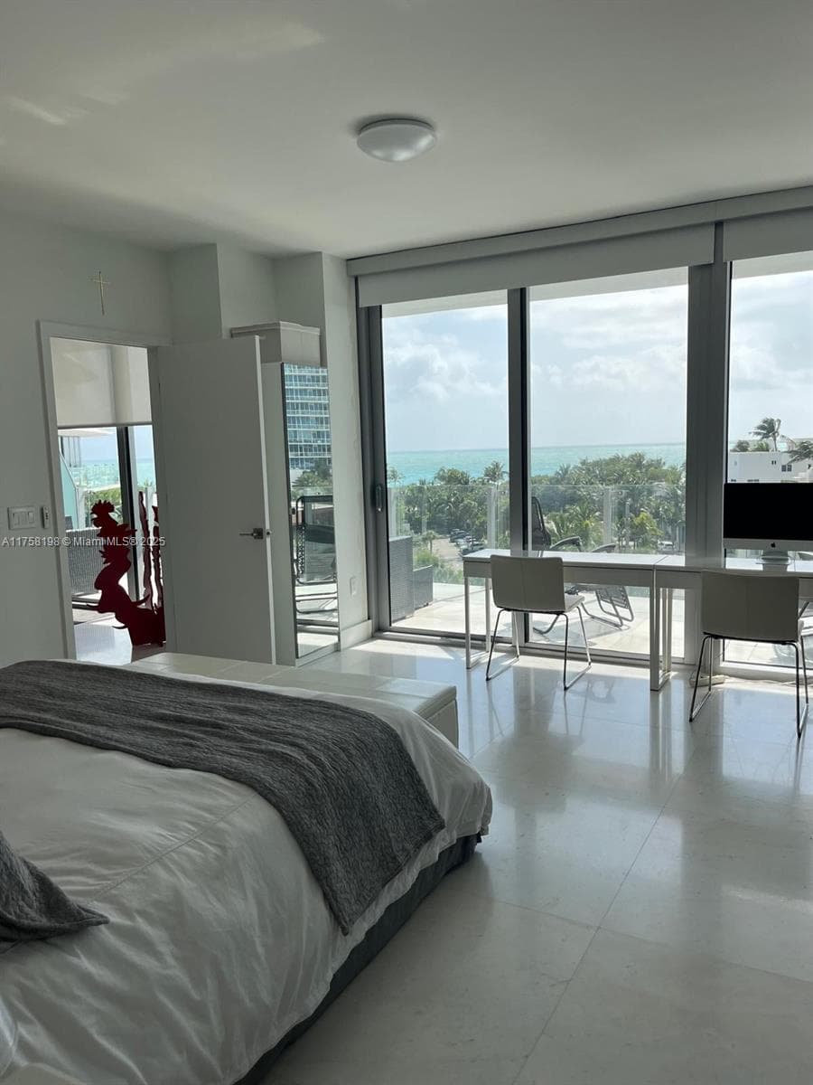 A11758198 — Miami Beach — 15